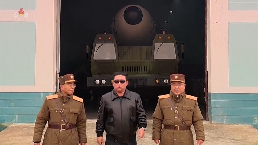 Záběry jako z akčního filmu. „Rakeťák“ Kim dohlížel na odpal jaderné střely